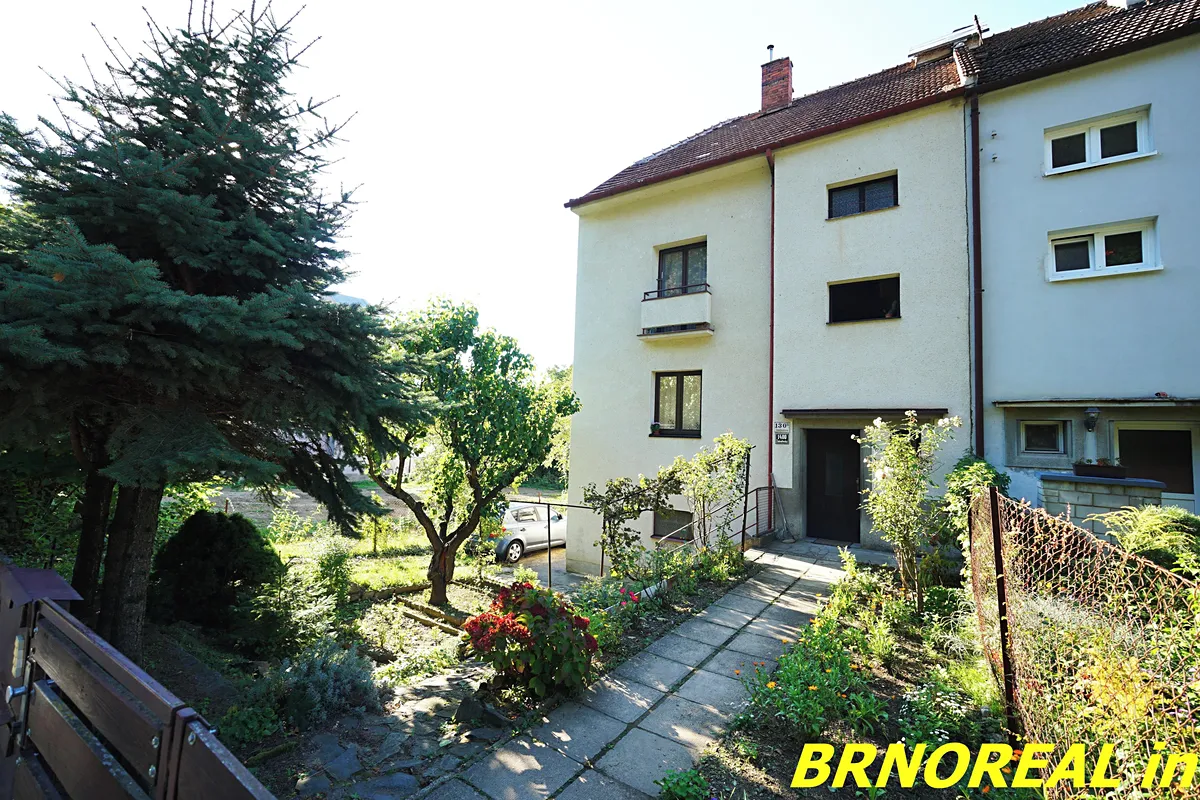 Prodej podílu 1/3 rodinného domu 195 m², pozemek 376 m²